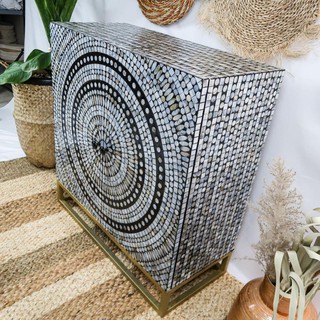 Tủ trang trí khảm trai màu đen