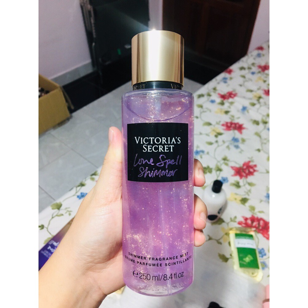 {Bill Mỹ} {Chuẩn Auth} {Best Seller} Love Spell Victoria's Secret VS xịt thơm hương nước hoa có kim tuyến 250ml