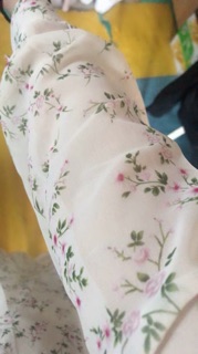 Váy hoa nhí mỏng cổ V 2 màu