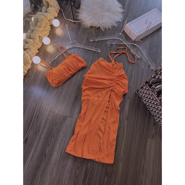 Set Bộ Thun Dẻo Dày Lạnh Áo Croptop Viền Chữ Vàng AlexXangg FF + Quần Ống Xuông Viền Vàng