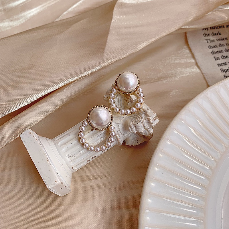 Khuyên tai kẹp không bấm lỗ chốt cố định K044 bằng hợp kim mạ vàng hình tròn đính hạt trai bigsize dáng midi Leous