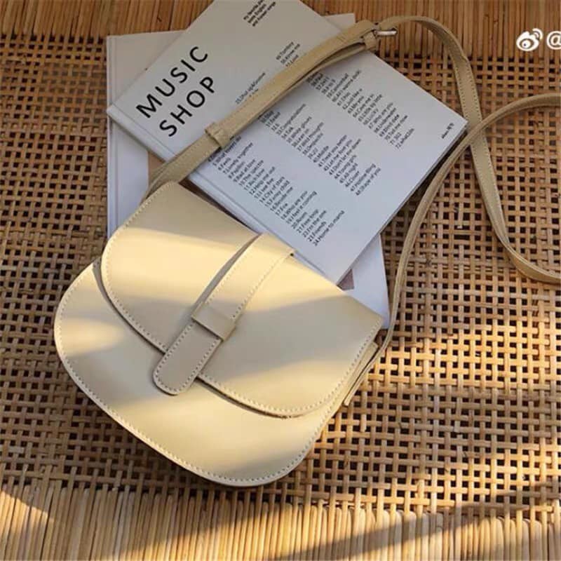 Túi bầu khuy, chất cực thích, dáng xinh dễ phối đồ