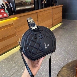 TÚI XÁCH NỮ TRÒN CẦM TAY TIỆN LỢI LÓT VẢI ĐỎ