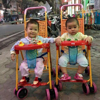 Xe đẩy mây gấp gọn được cho bé