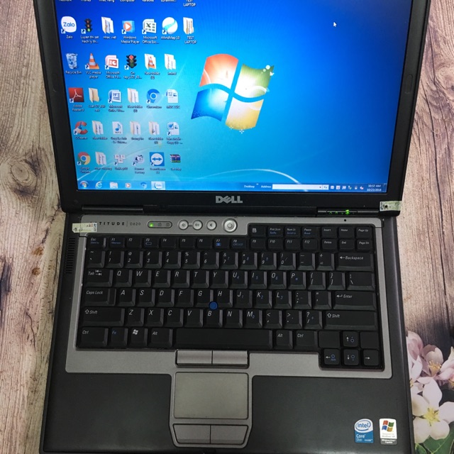 Laptop Dell 1400 có camera phục vụ học online