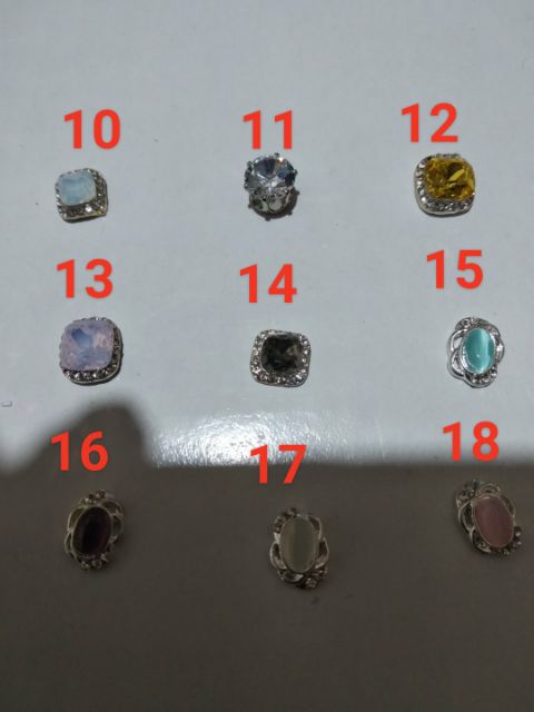 Mới về sét đá hình siêu sáng nhiều màu nhiều hình đẹp . Đá siêu sáng loại A cả nha ơi. . Giá lẻ từ 6 k 1 viên