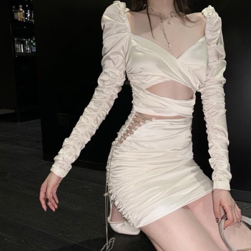 Đầm xẻ eo dự tiệc.