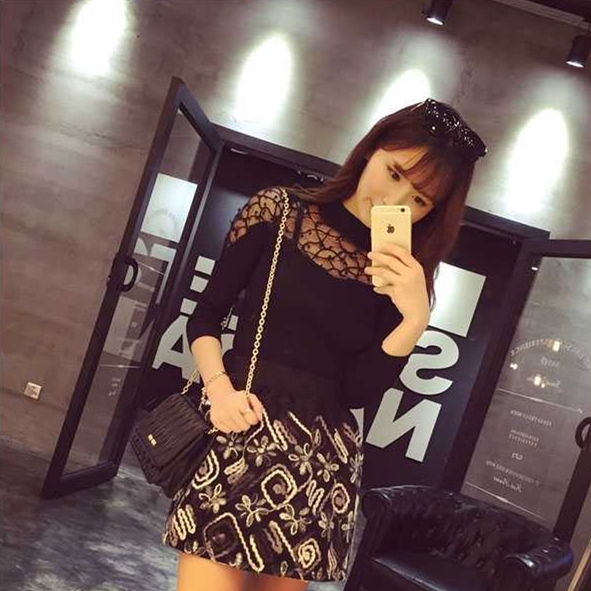 Áo Len Dệt Kim Mỏng Tay Dài Cổ Lọ Phối Ren Rỗng Thời Trang Thu Đông Dành Cho Nữ