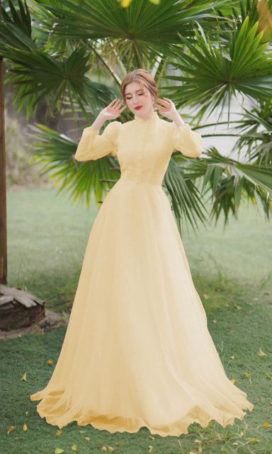 Váy maxi trắng tay dài  đi bàn cô dâu