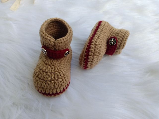 Set Nón, giày, áo và khăn choàng cho bé