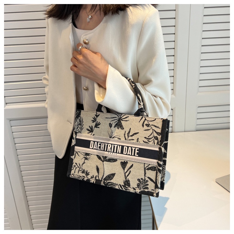 Túi Xách Đeo Vai Sức Chứa Lớn Mẫu Mới 2022 Thời Trang Mùa Hè Dành Cho Nữ