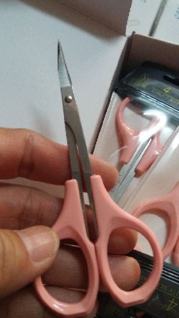 Kéo nhỏ tỉa chân mày, cắt lông mũi