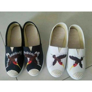 Giày slip on hình chim, chó