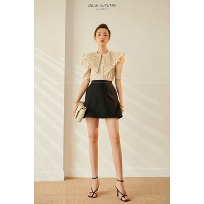 [COLIN CLOTHING] Áo sơ mi nữ cổ sen nhọn bèo xếp li tay ngắn