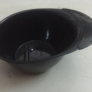 Cọ nhuộm và chén đựng thuốc