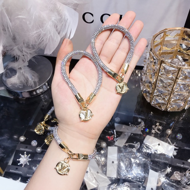 Vòng tay đính Full đá khoá móc vàng lấp lánh sang trọng - V032J