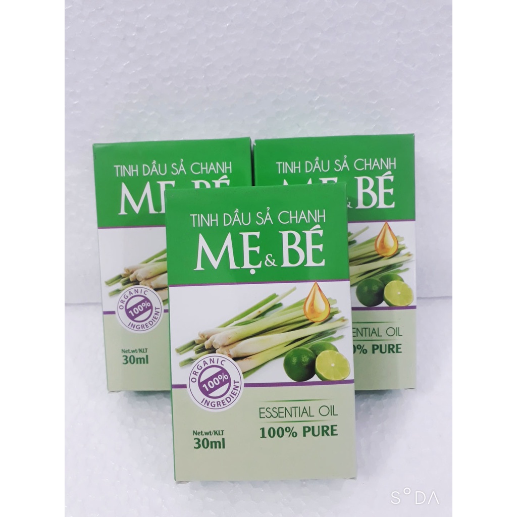 Tình dầu sả chanh Mẹ và Bé từ Huế, giúp phòng cảm cúm, cảm lạnh, đuổi muỗi và côn trùng; giảm đau bụng, đau lưng