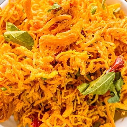 (Đồ ăn vặt) Khô gà xé cay lá chanh loai 1 siêu ngon 100g/300g/500g ảnh thật | BigBuy360 - bigbuy360.vn
