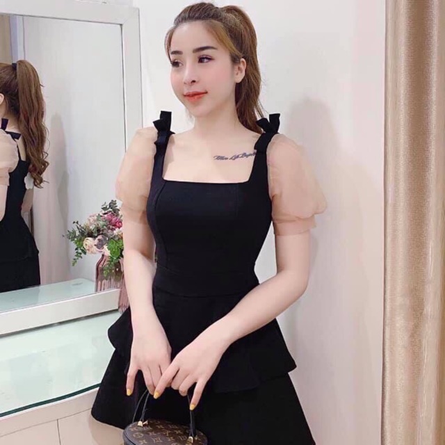 Đầm von tầng ngắn cổ vuông