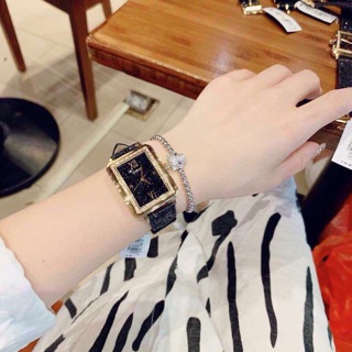 Đồng hồ nữ Guess mặt vuông Dây da Authentic