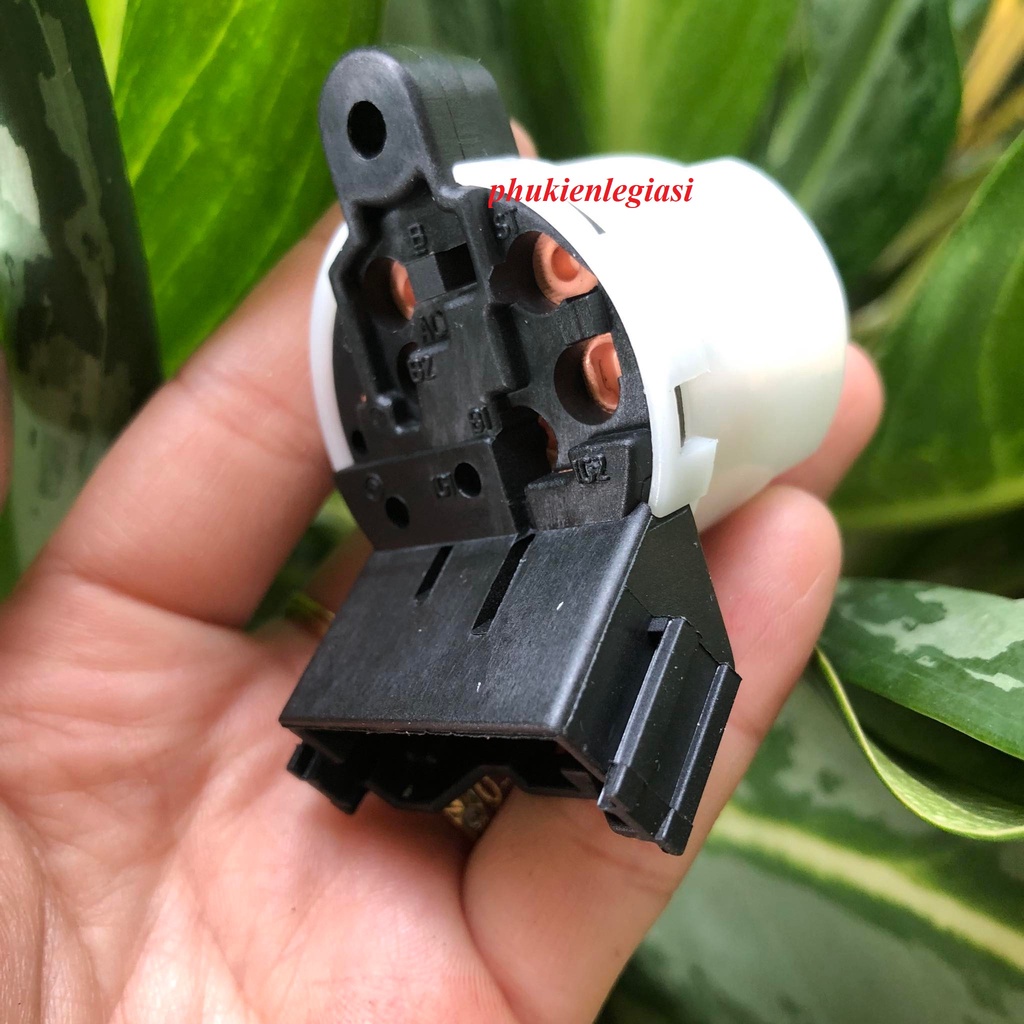 Công tắc đuôi ổ khóa Mitsubishi Grandis hàng OEM MR449457 MN113754 MR449459