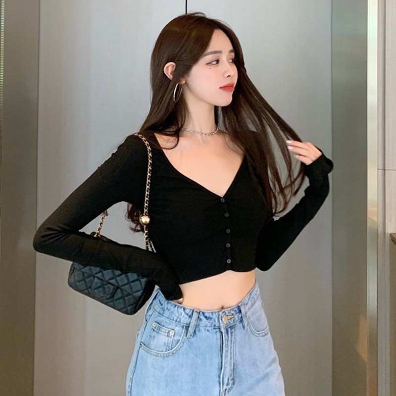 ÁO CROPTOP CỔ V TAY DÀI ĐÍNH NÚT XẺ TÀ TAY - ÁO CROPTOP CÚC KHUY NGỰC DÀI TAY NỮ ÔM BODY - ÁO THUN CRT LỆCH VAI CỔ CHỮ V