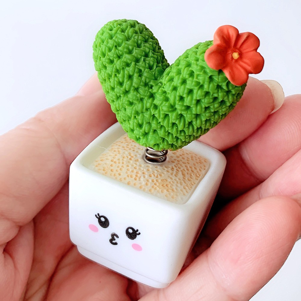 Chậu cây xương rồng mini dễ thương trang trí xe hơi