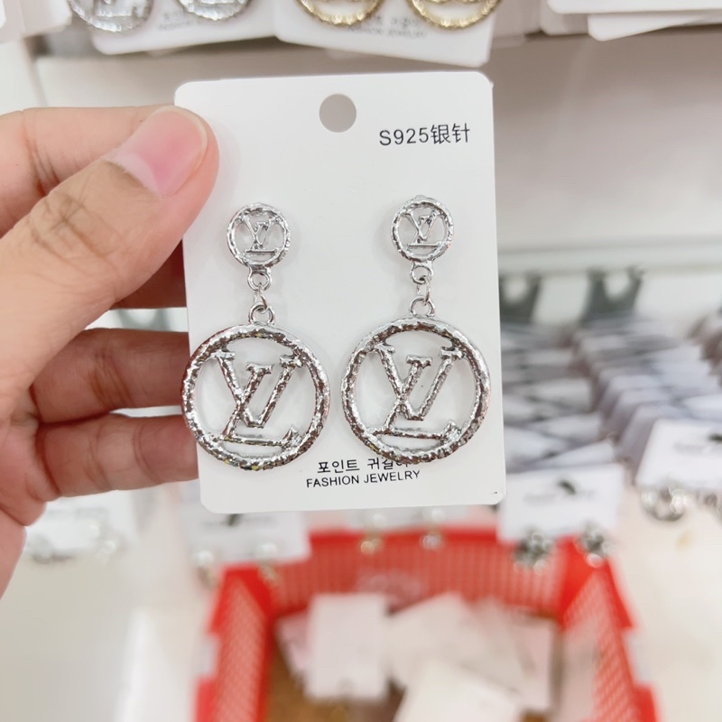 Bông tai thương hiệu 4 mẫu mã đa dạng