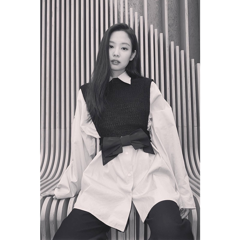 Blackpink Jennie Set Áo Sơ Mi Tay Dài Dáng Rộng Màu Đen + Áo Vest Len Sát Nách Đính Nơ Màu Đen