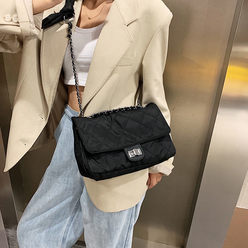 Túi Xách Đeo Vai Vải Oxford Ni Lông Cỡ Lớn Đính Đá Phối Dây Xích Cá Tính Cho Nữ