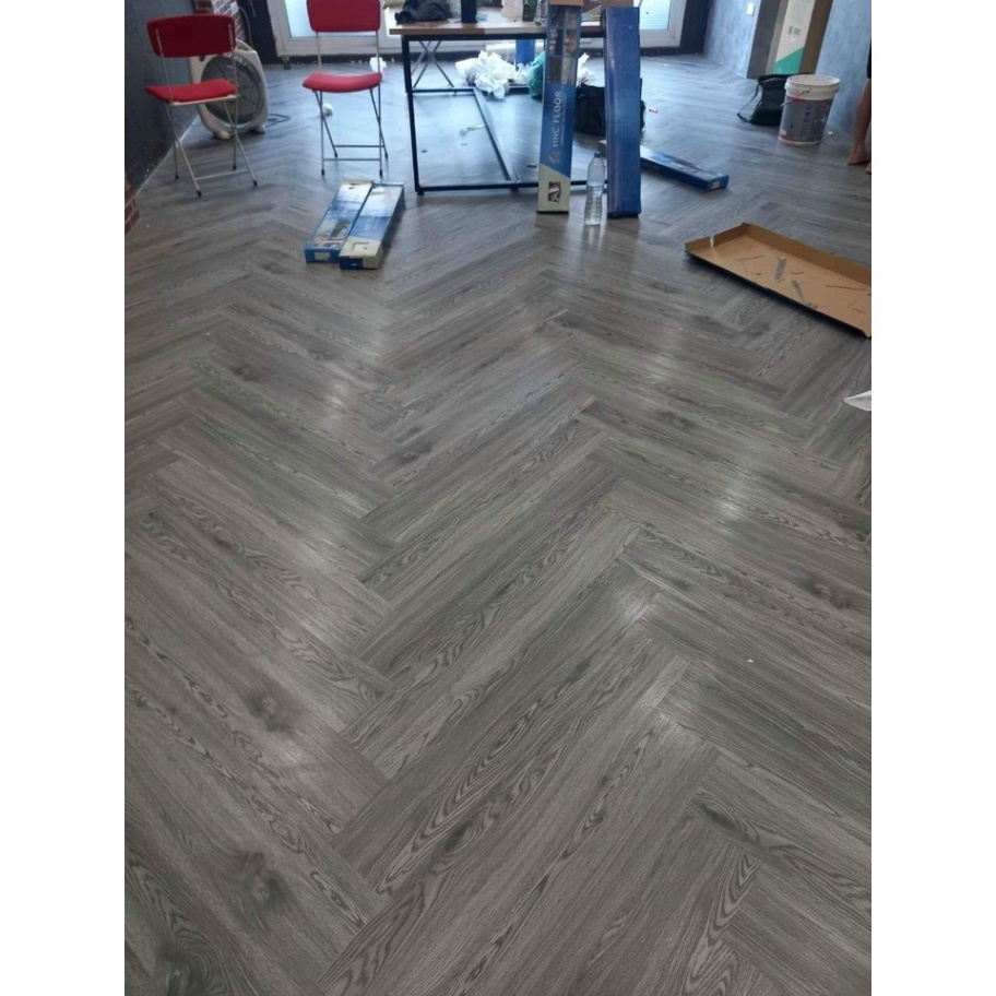 SÀN NHỰA GIẢ GỖ NHỰA NGUYÊN SINH CÓ SẴN KEO DÁN SIÊU DÍNH, VÂN SẦN, ĐỘ DÀY 2MM MF375