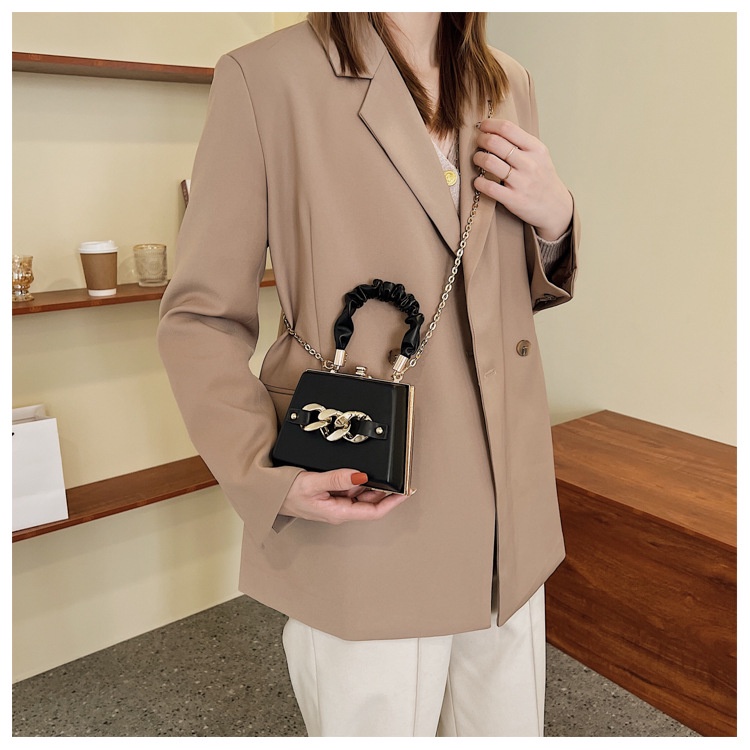 Túi đeo chéo IELGY dễ phối đồ thời trang dành cho nữ