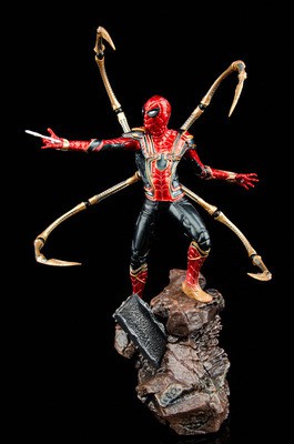 HOTTT Mô hình spider man mặc áo giáp iron man