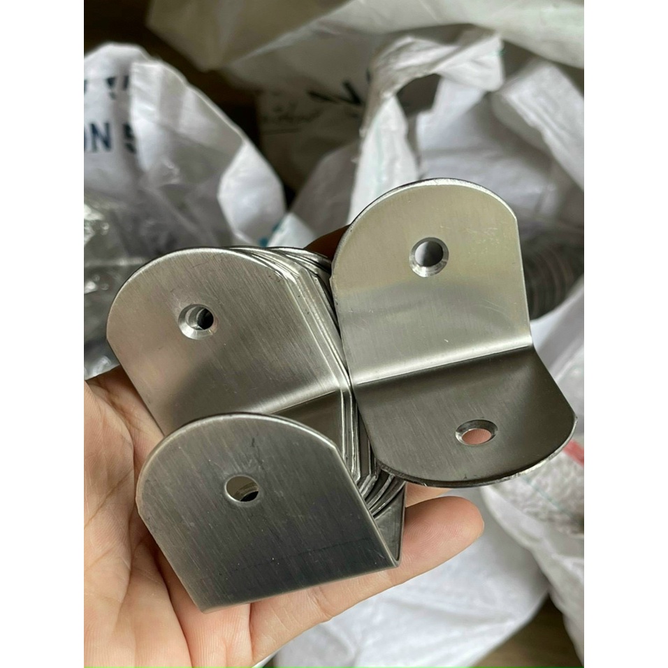 KE VUÔNG HAI LỖ VẬT LIỆU INOX 304