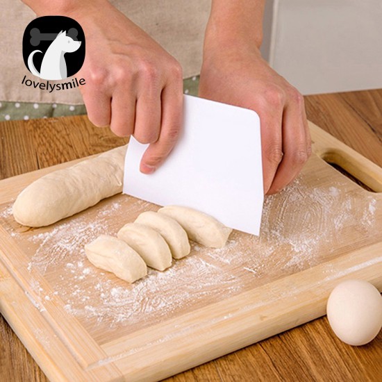 L ~✔ Dụng Cụ Cắt Bột Làm Bánh Bằng Nhựa Tiện Dụng Cho Nhà Bếp