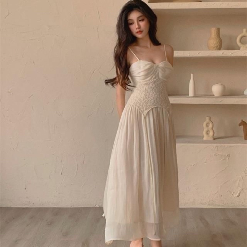 Váy 2 dây phối ren hoa nổi dáng dài