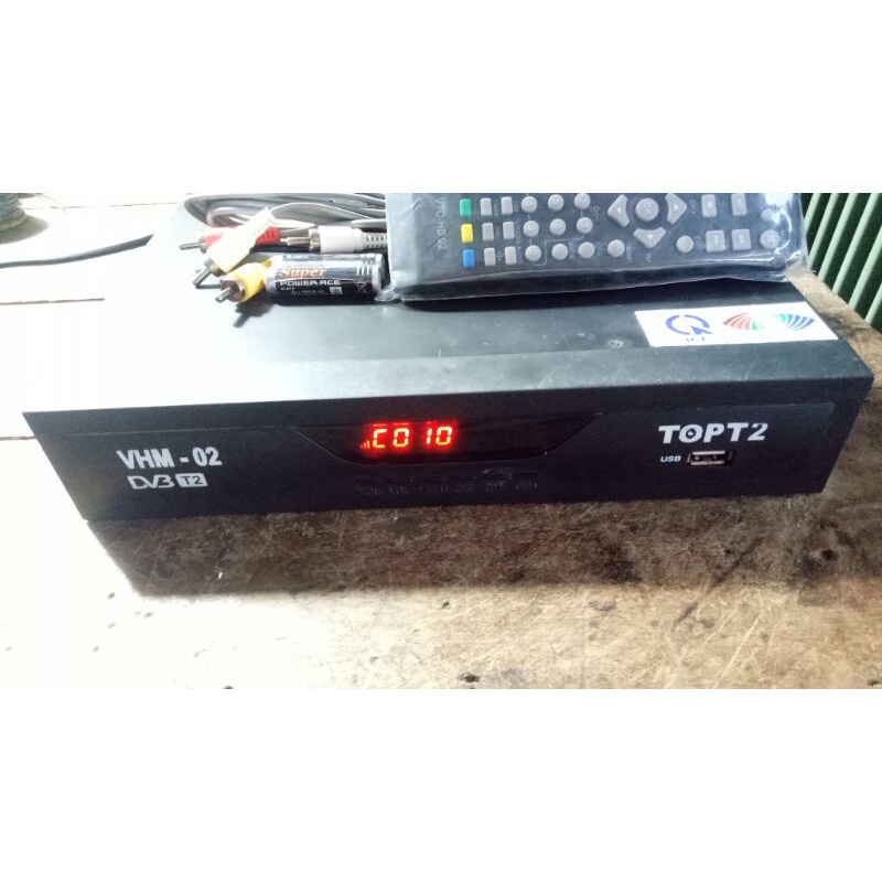 Đầu thu kĩ thuật số hóa mặt đất VHM-02 DV3 T2 TOPT2 củ màu đen còn sài tốt kèm,pin,dây AV, romot. a,