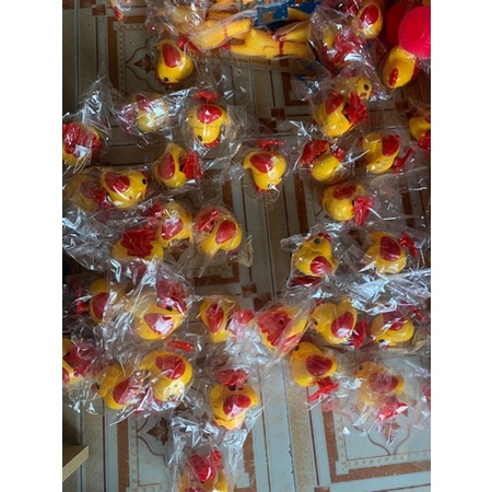 Gà nhảy dây cót vui nhộn không cần pin màu vàng đỏ bằng nhựa đồ chơi cho bé trai hay bé gái đều thích