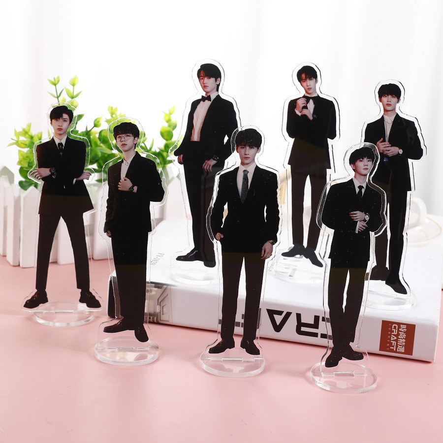 Mô hình thành viên nhóm nhạc Thời Đại Thiếu Niên Đoàn 17cm bằng acrylic