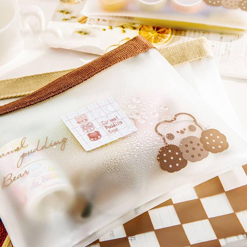 ⭐ iLado ⭐ Túi đựng tài liệu túi đựng bút với túi zip nhỏ tay cầm  A4/A5/B6 Bìa đựng tài liệu trong suốt Little bear Hoạt Hình Khóa Kéo túi đựng tài liệu file Hộp đựng storage dễ thương cute đồ dùng học tập học sinh Chống ẩm và chống bụi