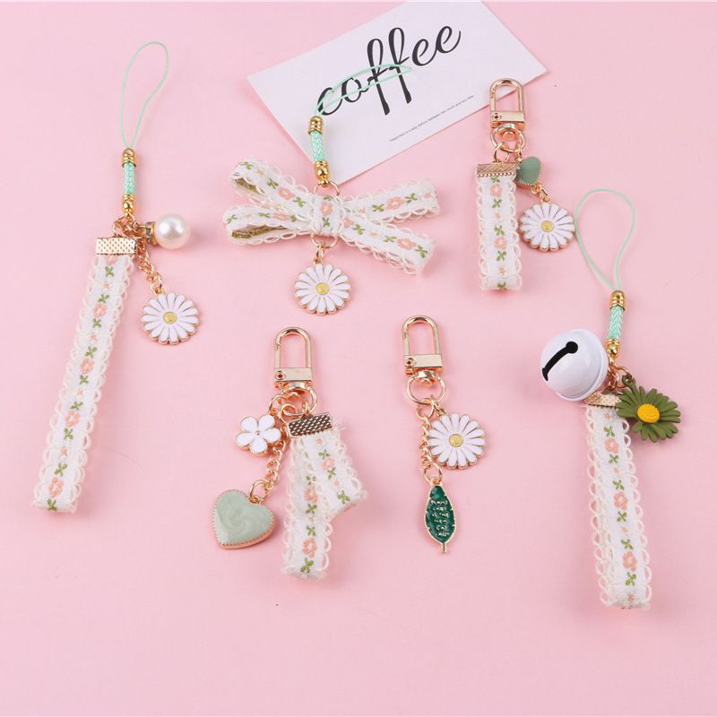 Daisy Flower Keychain Cute Ins For Women Bell Ribbon Key Ring Bag Ornaments Airpods Pendent Charm Accessories