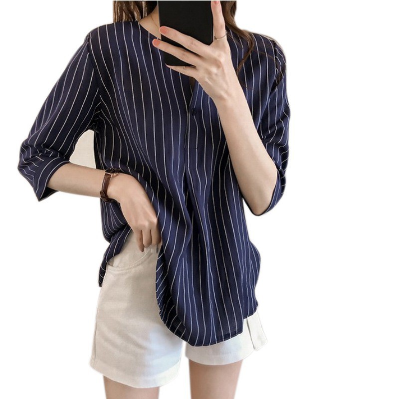 Áo sơ mi nữ tay lửng với họa tiết kẻ sọc duyên dáng và thời trang | BigBuy360 - bigbuy360.vn