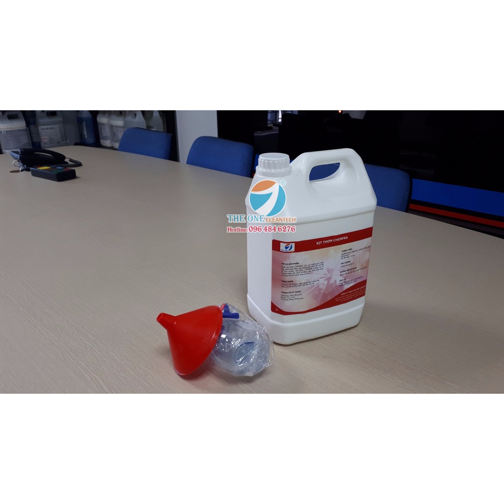 Nước xịt thơm quần áo Chemfra (can 5L tặng bình xịt)