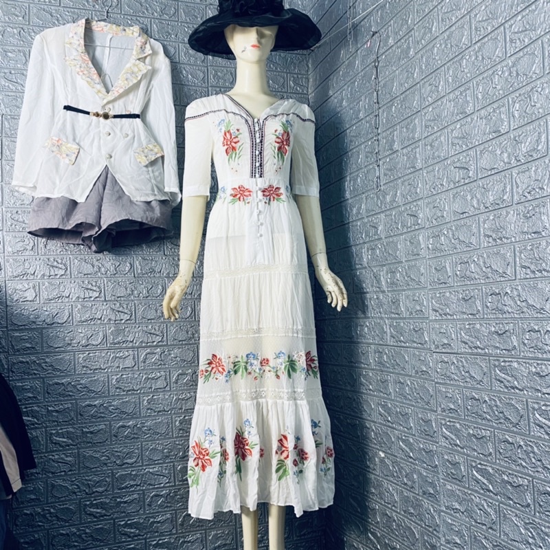 Siêu phẩm đầm thêu chất mát lạnh new 98%