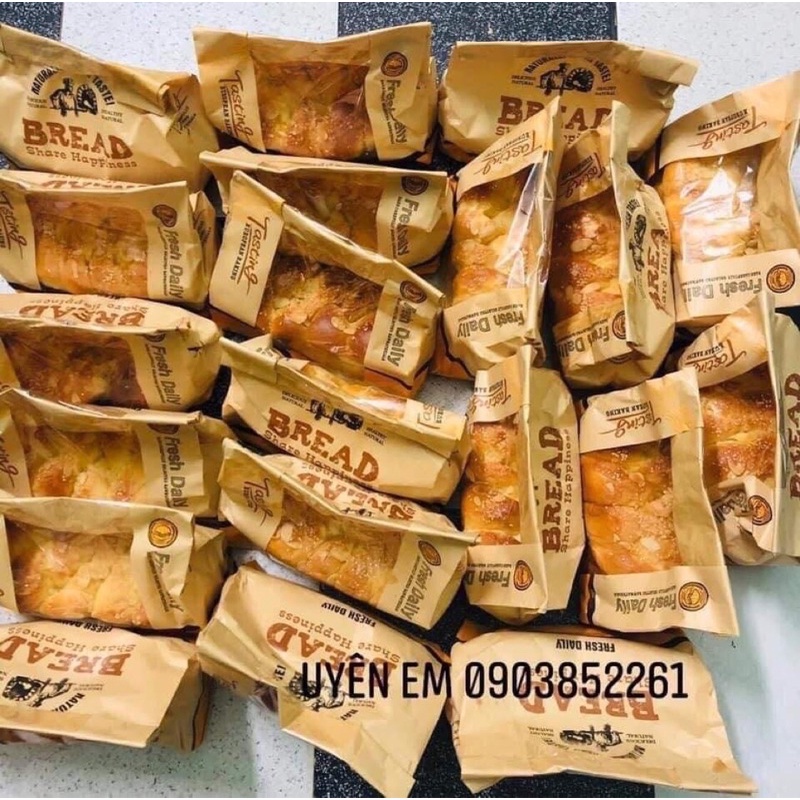 Bánh Mì Hoa Cúc Hạnh Nhân