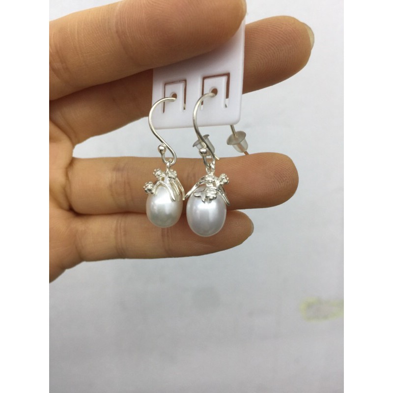 Khuyên tai móc hoa loa kèn cành mai dày dặn ôm ngọc trắng nhân tạo bạc ta