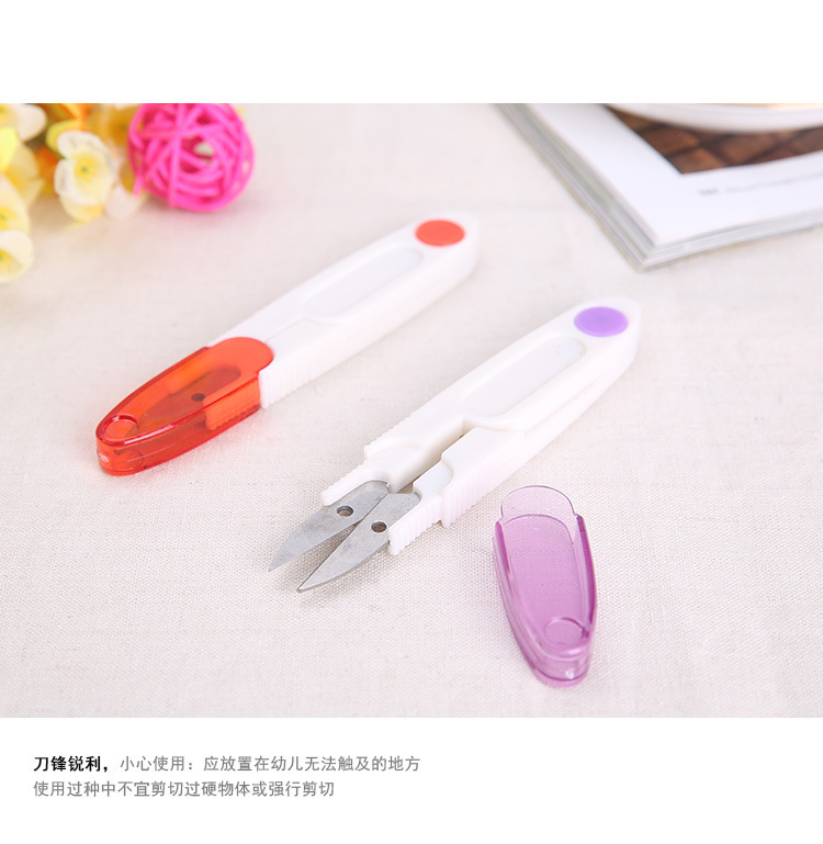 1 Kéo Cắt Chỉ Hình Chữ V Cand0529