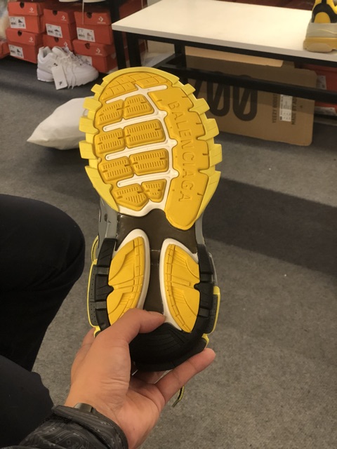 Giày track vàng (1:1) sẵn 36 đến 45 full phụ kiện | BigBuy360 - bigbuy360.vn