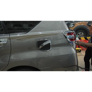 Ốp nắp xăng nhựa đen vân tổ ong toyota innova đời xe 2017-2022