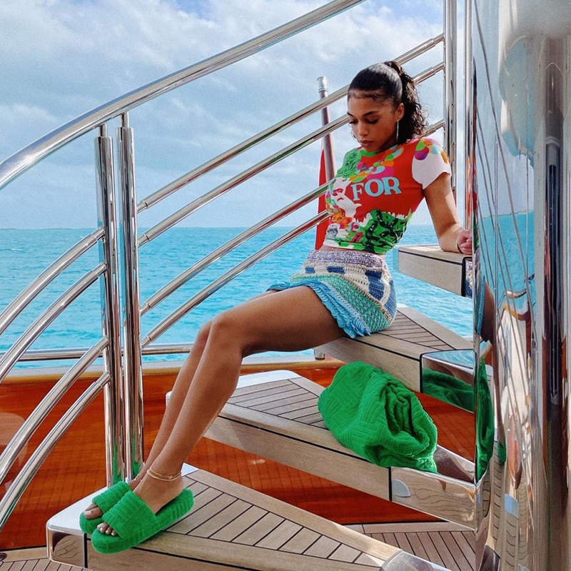 Áo Thun Tay Ngắn Cổ Tròn In Họa Tiết Nghệ Thuật Phong Cách Đường Phố Cho Nữ